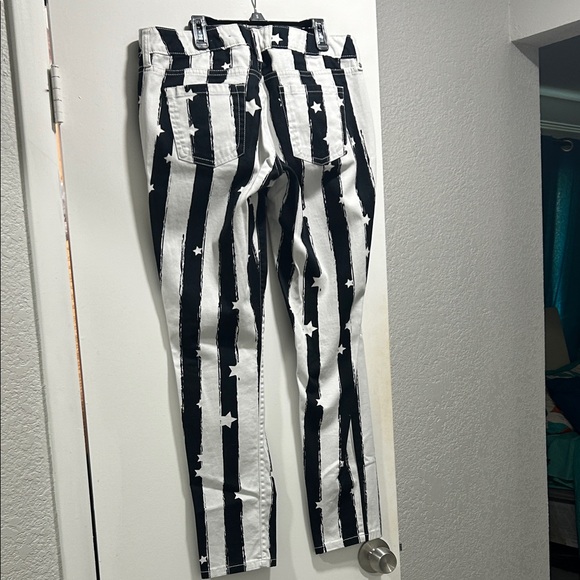 L'Amour Black and White Star Striped Straight Leg Jeans - Picture 5 of 5